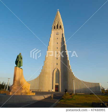 Hallgrimskirkja and Leif Ericsson statue in Reykjavik 47488991