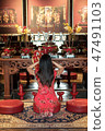 woman praying in Chinese temple 47491103