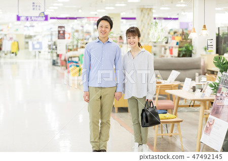 Home center couple shopping Home center couple shopping 47492145