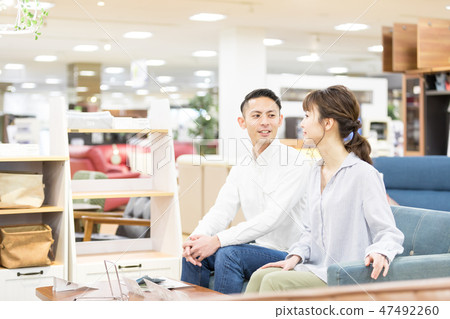 Home center couple shopping 47492260