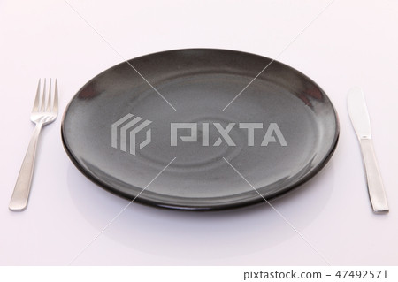 Black dish and cutlery 47492571