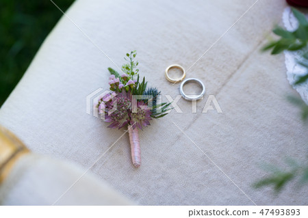 wedding boutonnieres from fresh flowers with rings wedding boutonnieres from fresh flowers with rings 47493893