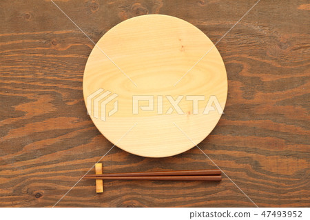 Wooden dishes and chopsticks placed on a brown table Wooden dishes and chopsticks placed on a brown table 47493952