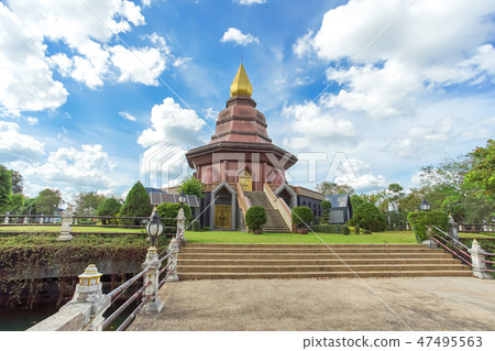 Sam Than Choa Khun Pagoda in Wat Pai Lom. 47495563