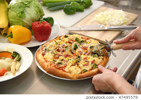 Cut the pizza cutter pizza Cut the pizza cutter pizza 47495579