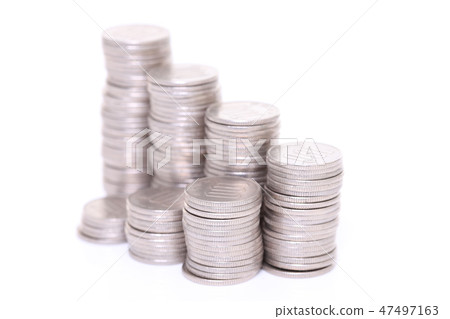 Stacked 100 yen coins stacked in a graph on the right shoulder Stacked 100 yen coins stacked in a graph on the right shoulder 47497163