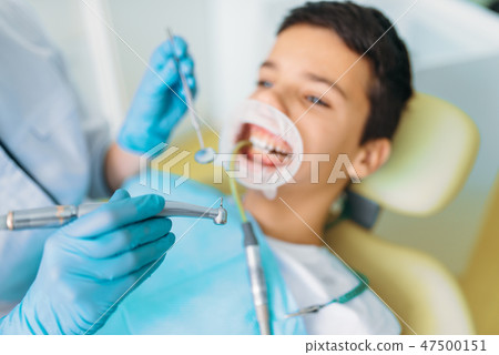 Seal installation process, children stomatology 47500151
