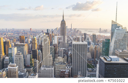 new york skyline at sunset. 47501022