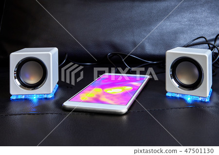 Speakers are connected by cable to smartphone. Speakers are connected by cable to smartphone. 47501130