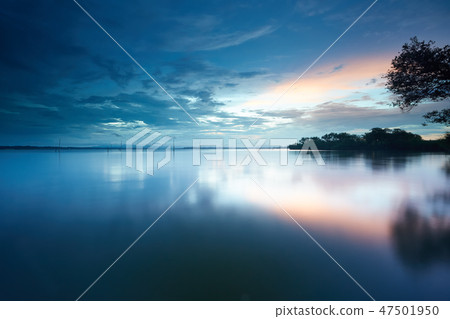 Kasumigaura湖的晚上風景 47501950