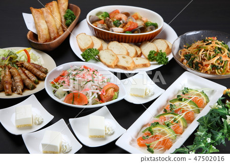 Various dishes 47502016