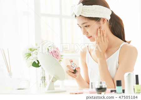 Female Beauty Makeup 47505184