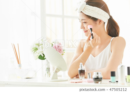 女性美容化妝 女性美容化妝 47505212