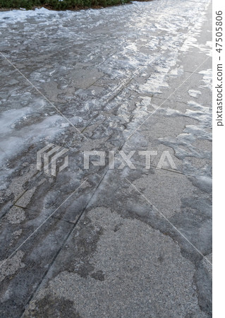 Frozen sidewalks 47505806