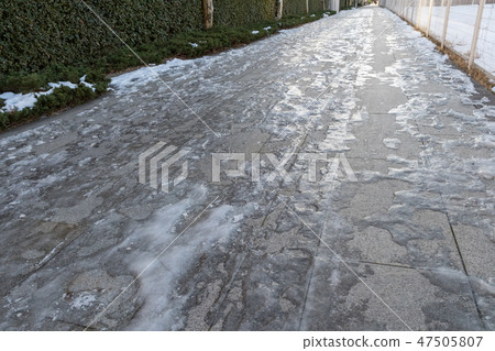 Frozen sidewalks 47505807
