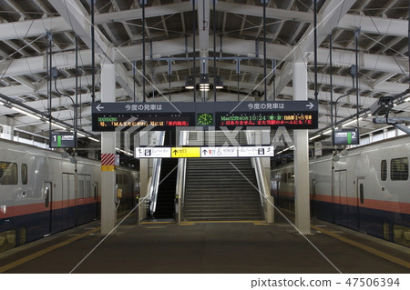 Joetsu Shinkansen Max在冬天停在Garra的Yurusawa車站 Joetsu Shinkansen Max在冬天停在Garra的Yurusawa車站 47506394