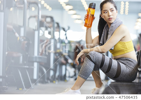 Female fitness gym sports wear 47506435