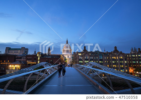 Millenium Bridge, with St. Paul's Cathedral, UK 47510358