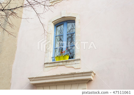 Design, architecture and exterior concept - Blue window with flower pot on the white facade Design, architecture and exterior concept - Blue window with flower pot on the white facade 47511061