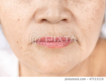 close up skin wrinkle old asian woman face 47513119