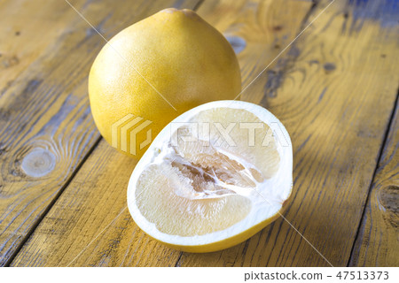 Pomelo on the wooden table Pomelo on the wooden table 47513373