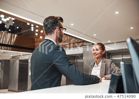 Couple on a business trip doing check-in at the hotel 47514090