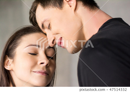 Loving people close to each other. 47514332