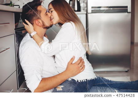 Beautiful couple at home 47514428