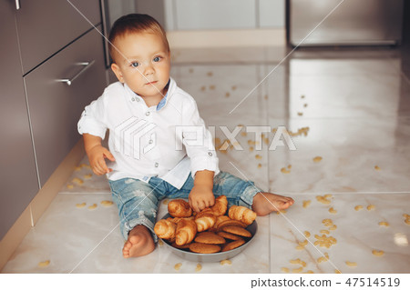 Little boy at home Little boy at home 47514519