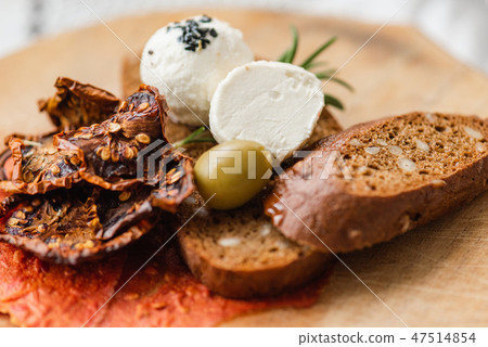 Labne cheese, cereal bread, olives and tomatoes 47514854