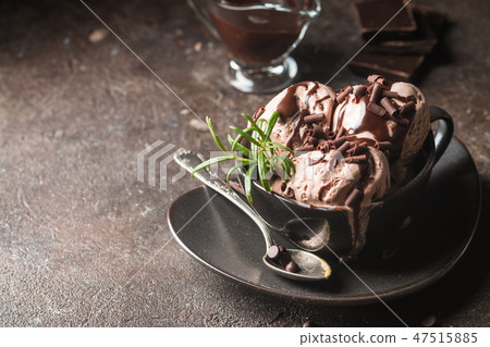 Chocolate coffee ice cream 47515885