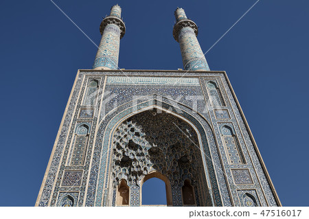 Minarets of Friday mosque in Yazd center 47516017
