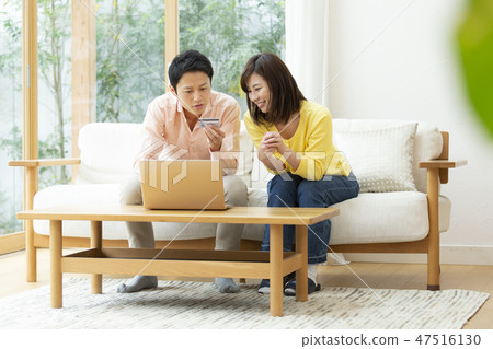 Husband entering credit number 47516130