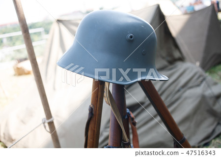 Rifles pyramids and helmets, First World War-era 47516343