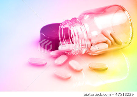 Caplets on white background with warm light tone. 47518229