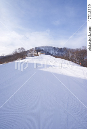 Yuzawa高原的傾斜風景在冬天 47518269