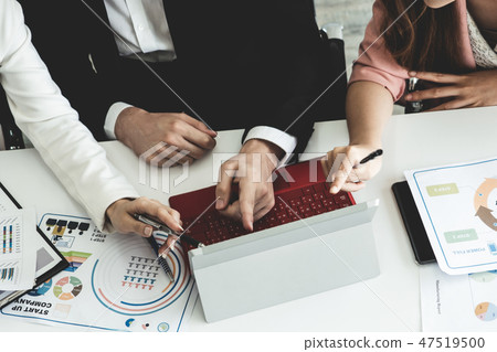 Businessman and businesswomen working in office. 47519500