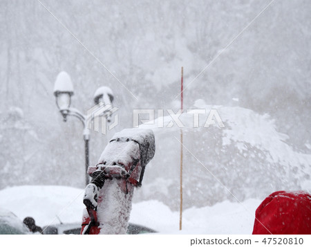 Snow removing work in the heavy snow area Snow removing machine 47520810