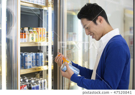 Convenience store drink pick up 47520841
