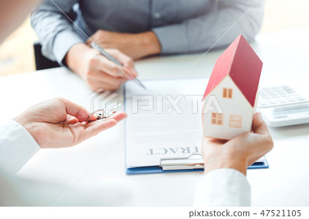 Sale agent giving Key house to customer 47521105