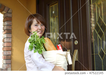 A housewife who has been shopping at the supermarket A housewife who has been shopping at the supermarket 47522145