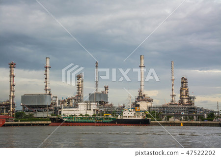 Oil refinery at night , Chao Phraya river, Thailan Oil refinery at night , Chao Phraya river, Thailan 47522202