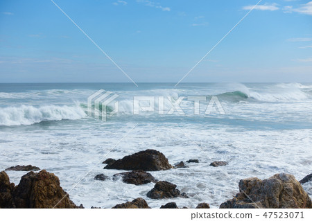 The sea of typhoon overflowing rough The sea of typhoon overflowing rough 47523071