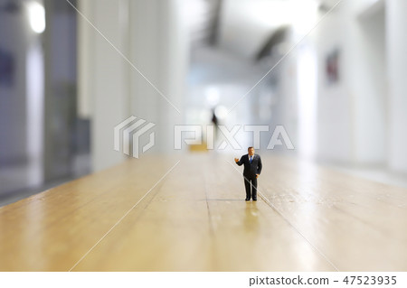 small figures business men on long way small figures business men on long way 47523935