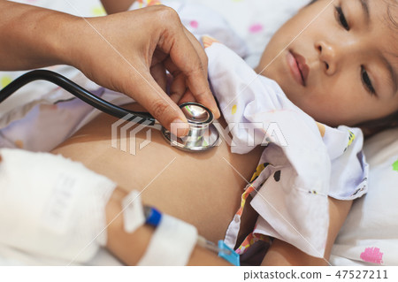 Doctor examining child and listen lung and heart 47527211