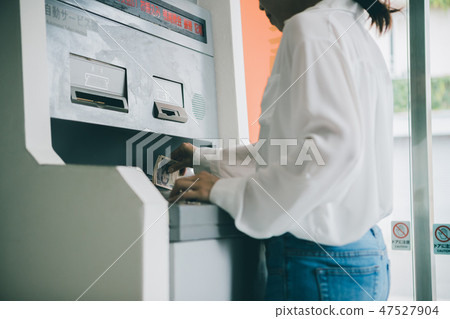 atm 自動櫃員機 女生 47527904