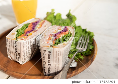 Sandwich with volume 47528204