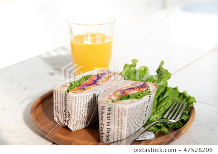 Sandwich with volume 47528206