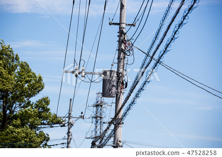 telegraph pole, electric pole, power line 47528258