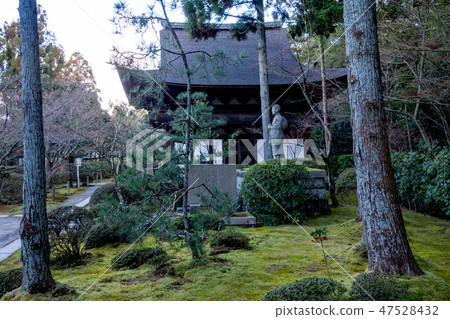 Winter temple in Kyoto in winter 47528432
